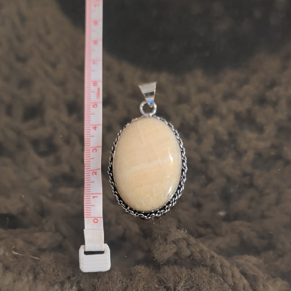 Elegant Silver and Cream Pendant Necklace